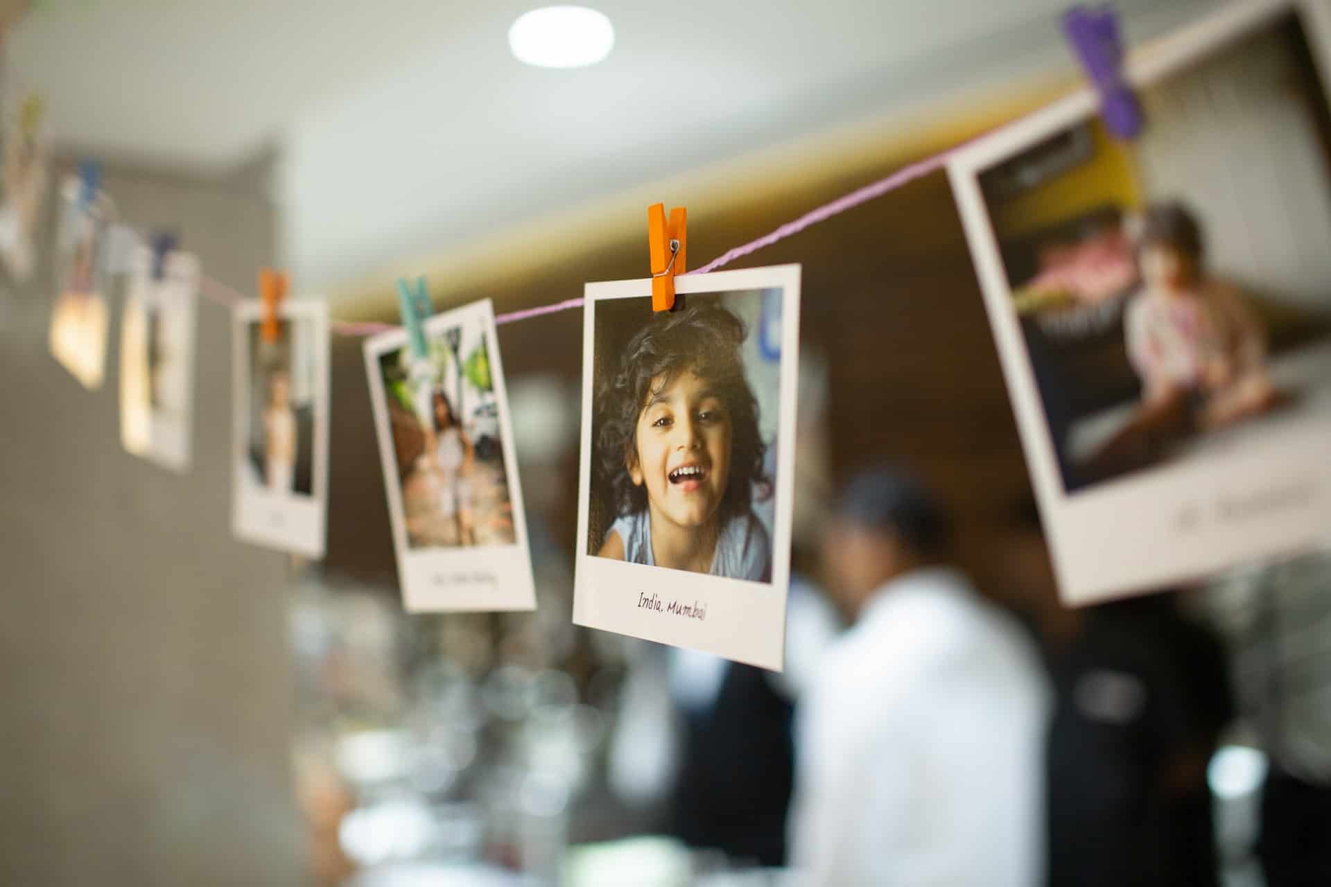 wie man Fotos auf einen digitalen Bilderrahmen herunterlädt