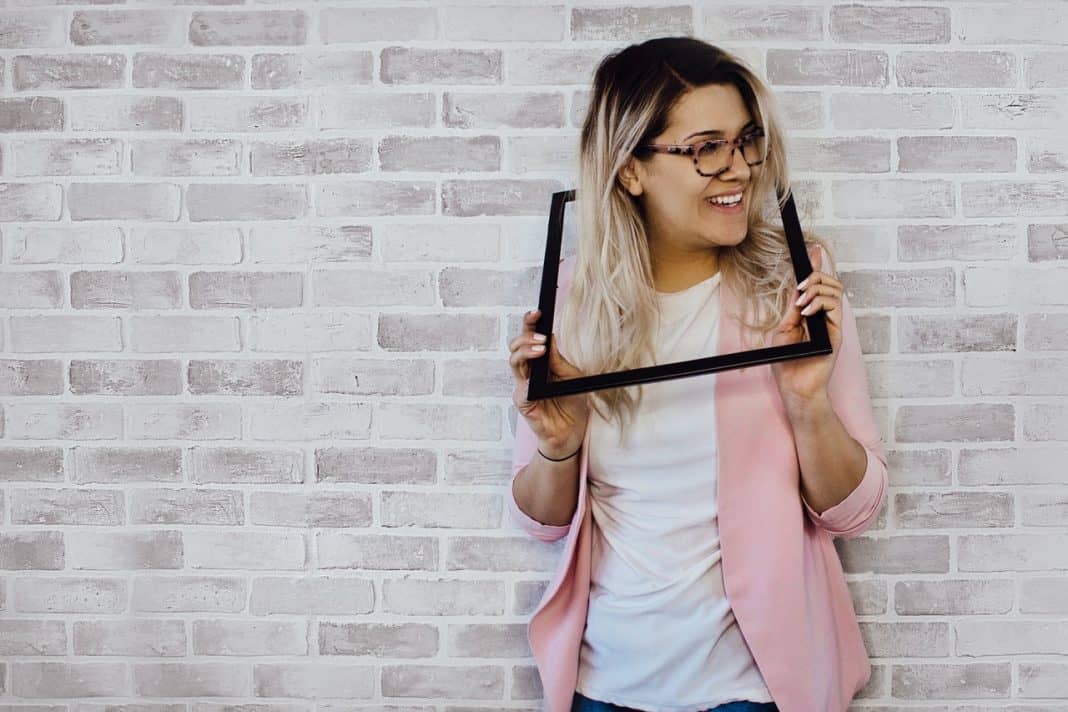 Pix star vs aura digital frame which one is right for you pix star blog