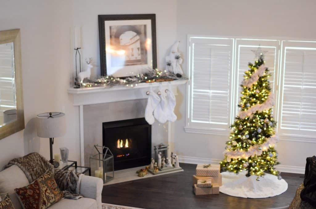Gift Hunting for the Best Large Digital Frame for Families! PixStar Blog