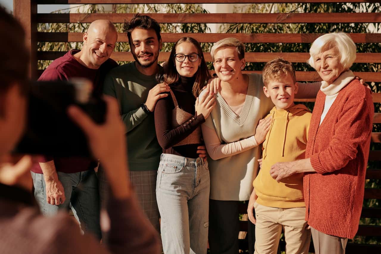 moldura fotográfica digital para famílias grandes